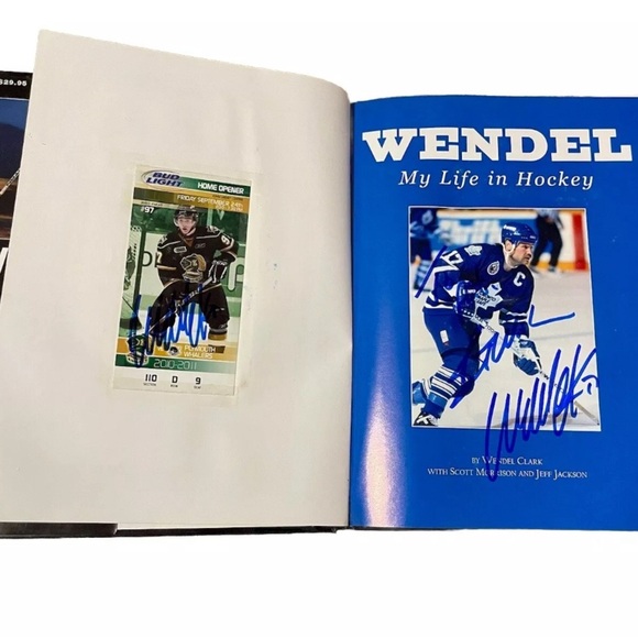 📖Signed copy- Wendel My life in Hockey by Wendel Clark W scott morrison - Picture 3 of 5